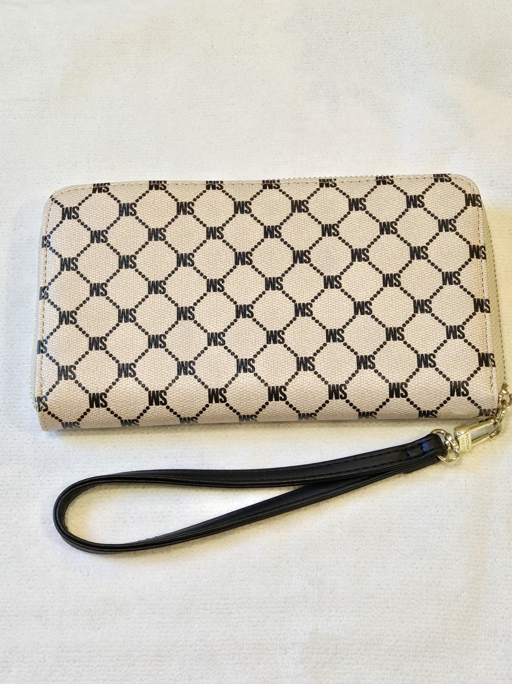 Steve Madden Beige & Black SM Monogram Zip Around Wallet/Wristlet - Picture 2 of 13